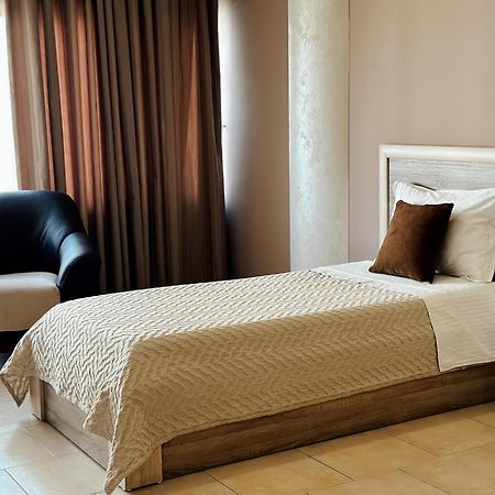 Hotel Terminal Tirana Bregu i Lumit Екстериор снимка