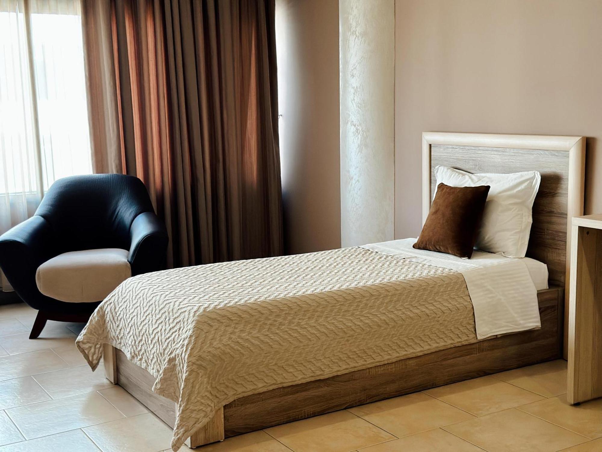 Hotel Terminal Tirana Bregu i Lumit Екстериор снимка