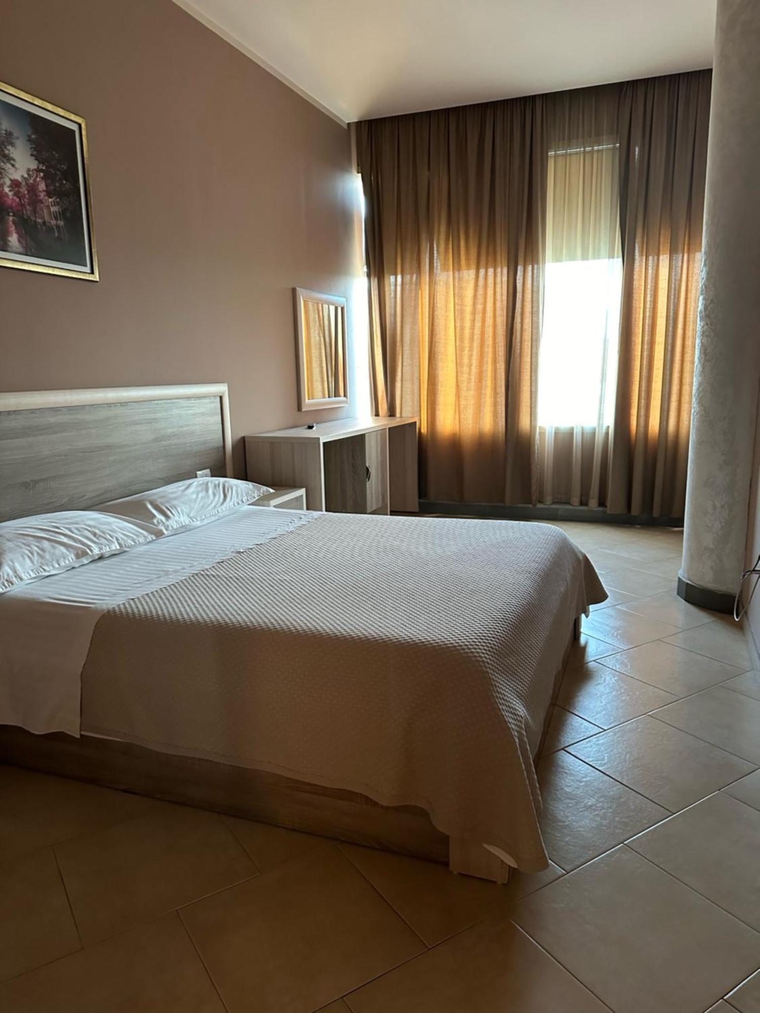 Hotel Terminal Tirana Bregu i Lumit Екстериор снимка