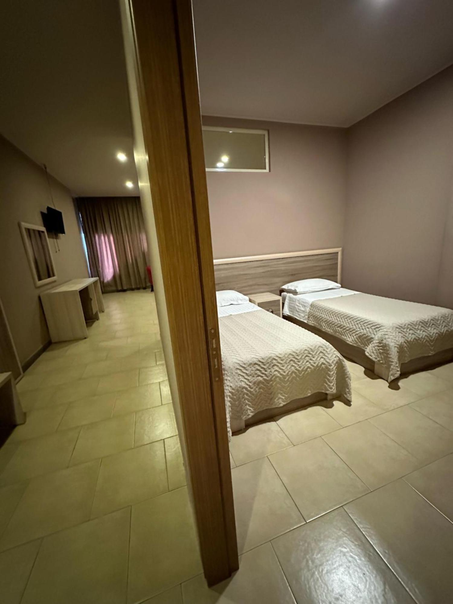 Hotel Terminal Tirana Bregu i Lumit Екстериор снимка