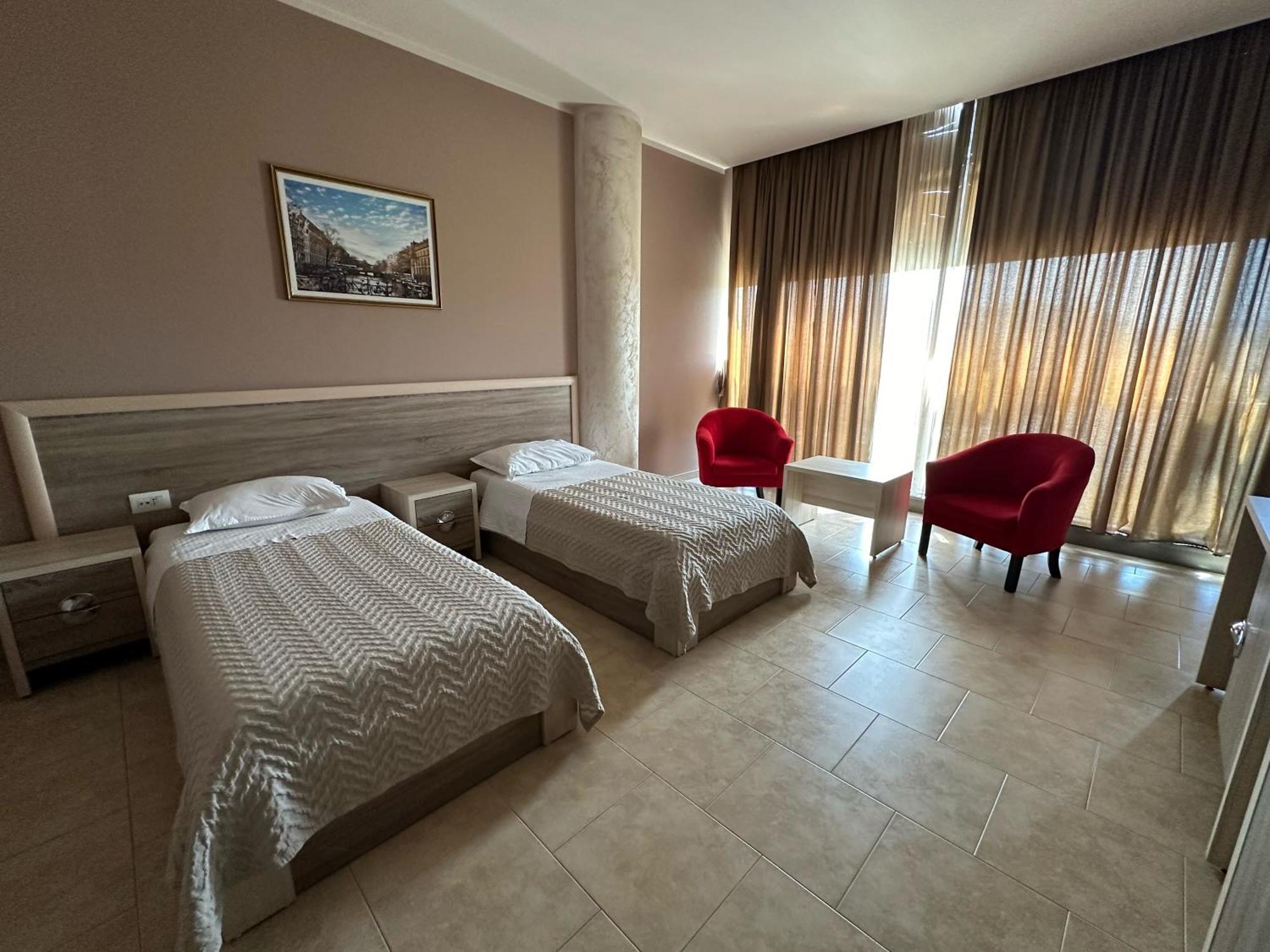 Hotel Terminal Tirana Bregu i Lumit Екстериор снимка